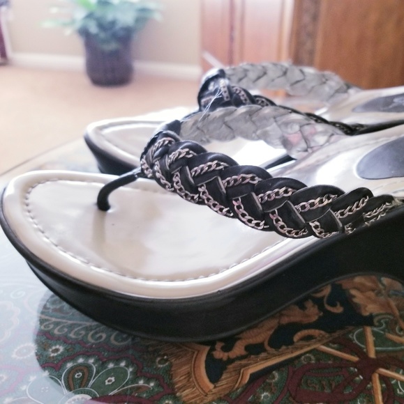 Carlos Santana Glitzy Platform Thong Sandals - Picture 3 of 6